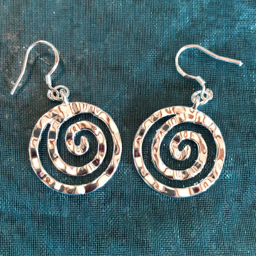 Silver wavy earrings 🌀💙🌀